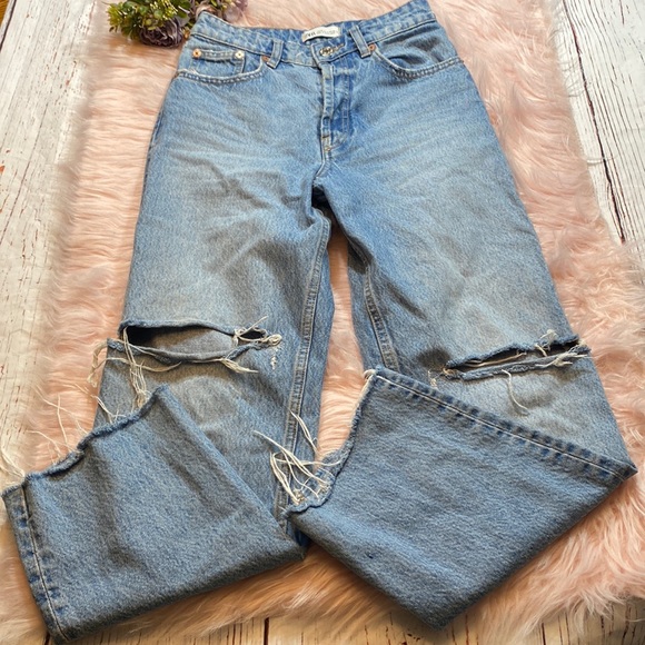 Zara Denim - Zara High Rise Distressed Knee Mom Fit Jeans sz 4